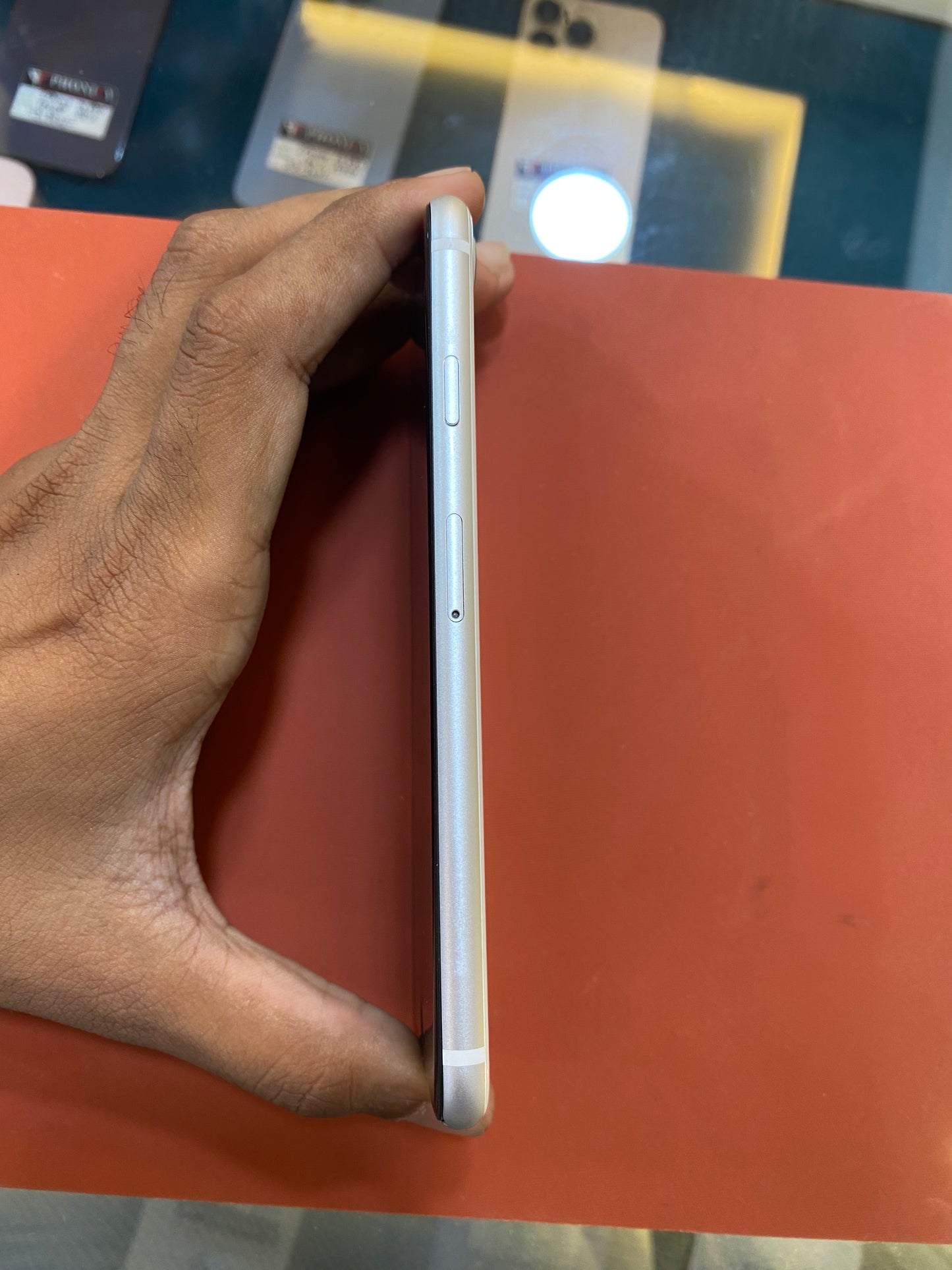 Refubished iPhone SE 2020 (1 Year Warranty, Color as per availability)